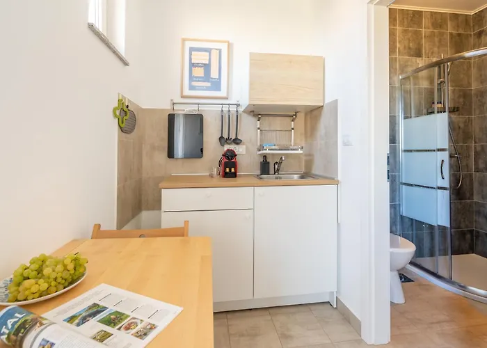 Sunny & Cosy Wparking 로비니